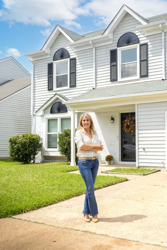 Agent standing outside 3064 Winterberry Lane